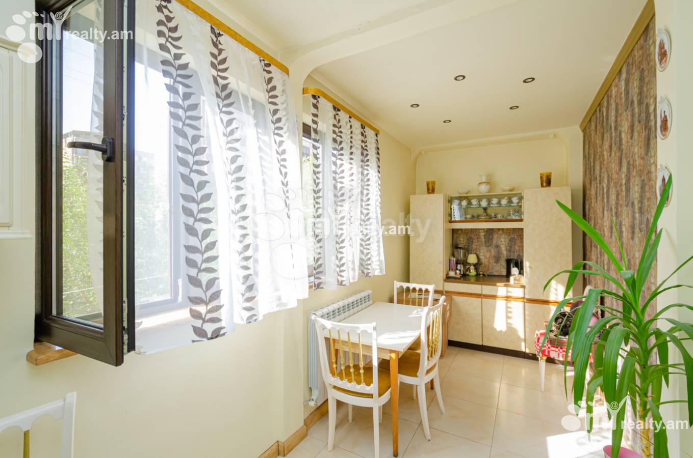 3 bedroom apartment for sale Zakyan St, Center Yerevan, 138329