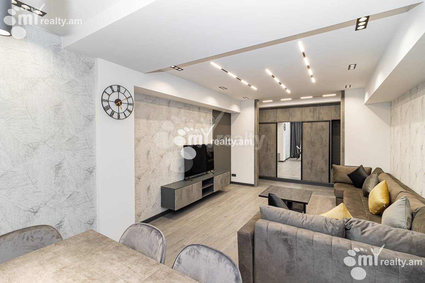2 bedroom apartment for sale خیابان م. خورِناتسی, مرکز شهر ایروان, 144875