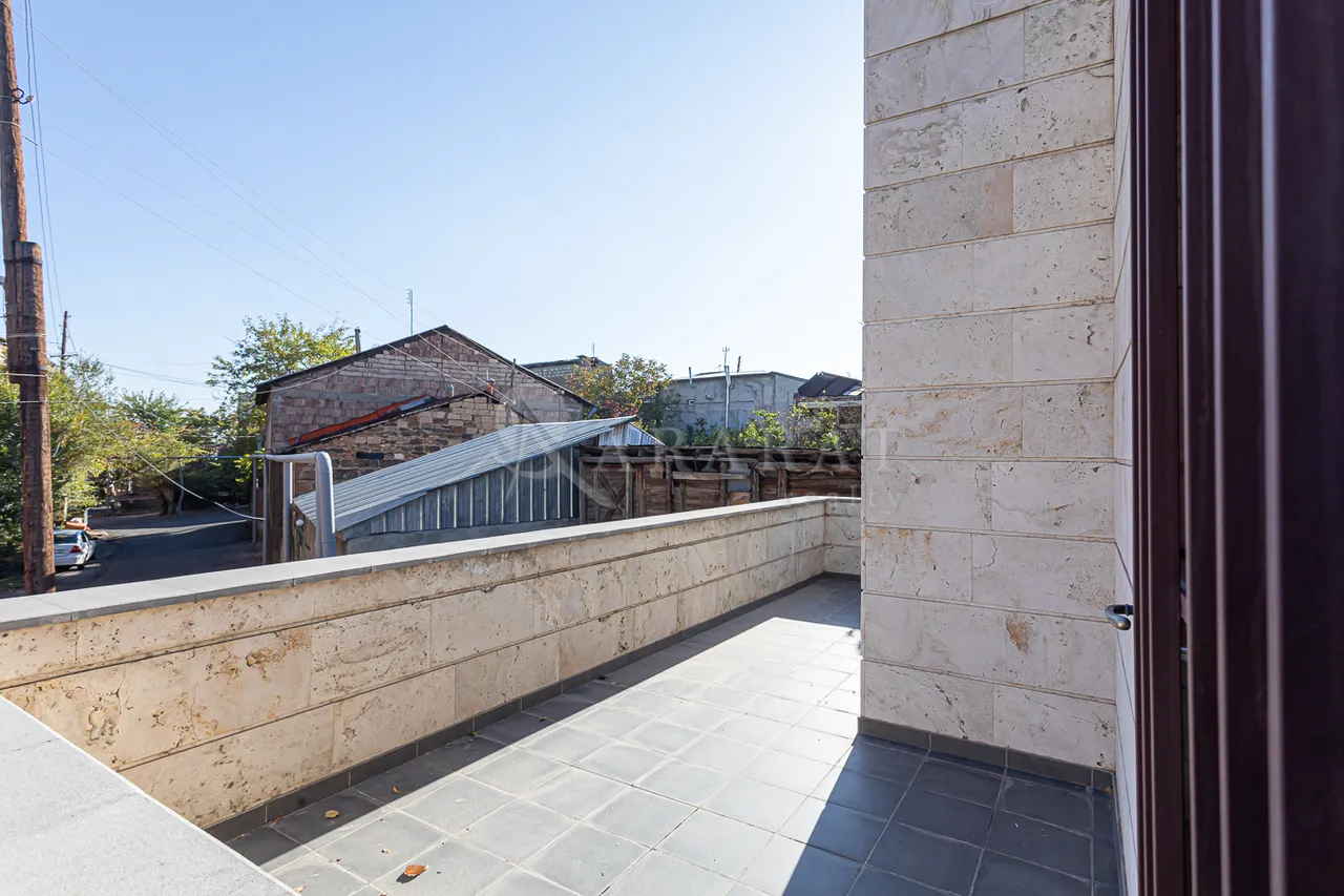 House for sale Lusinyants street, مرکز شهر ایروان, 157387