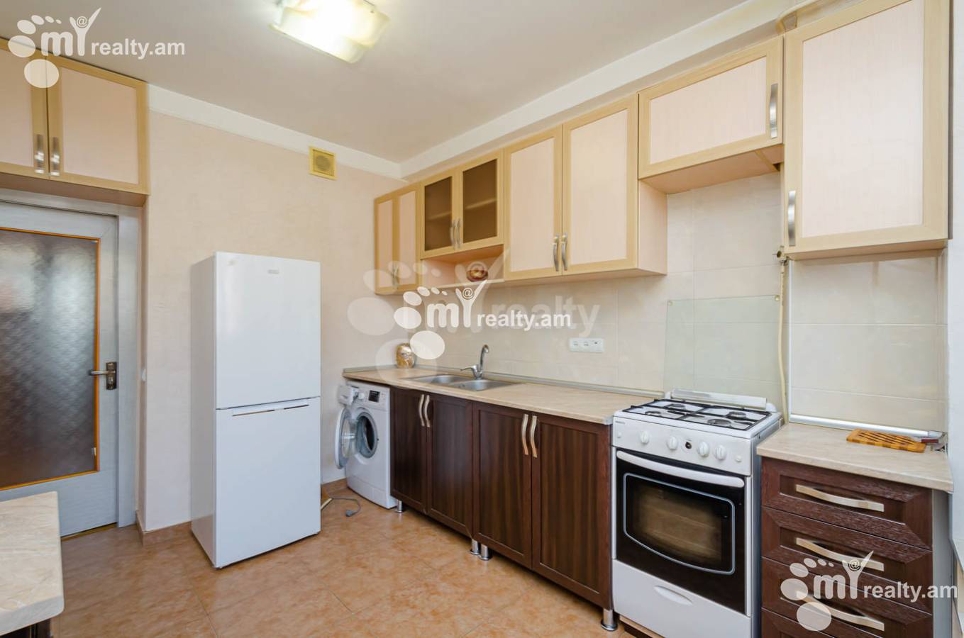3 bedroom apartment for rent خیابان کوقباتسی, مرکز شهر ایروان, 151943