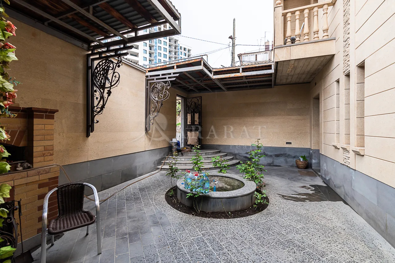 House for sale خیابان مامیکونیانتس, عربگیر ایروان, 161986