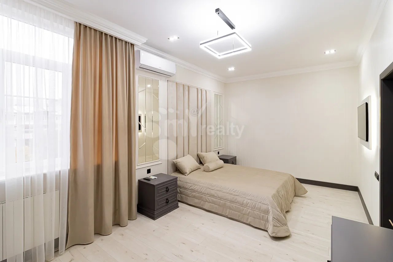 2 bedroom apartment for sale Hanrapetutyan St, Center Yerevan, 159834
