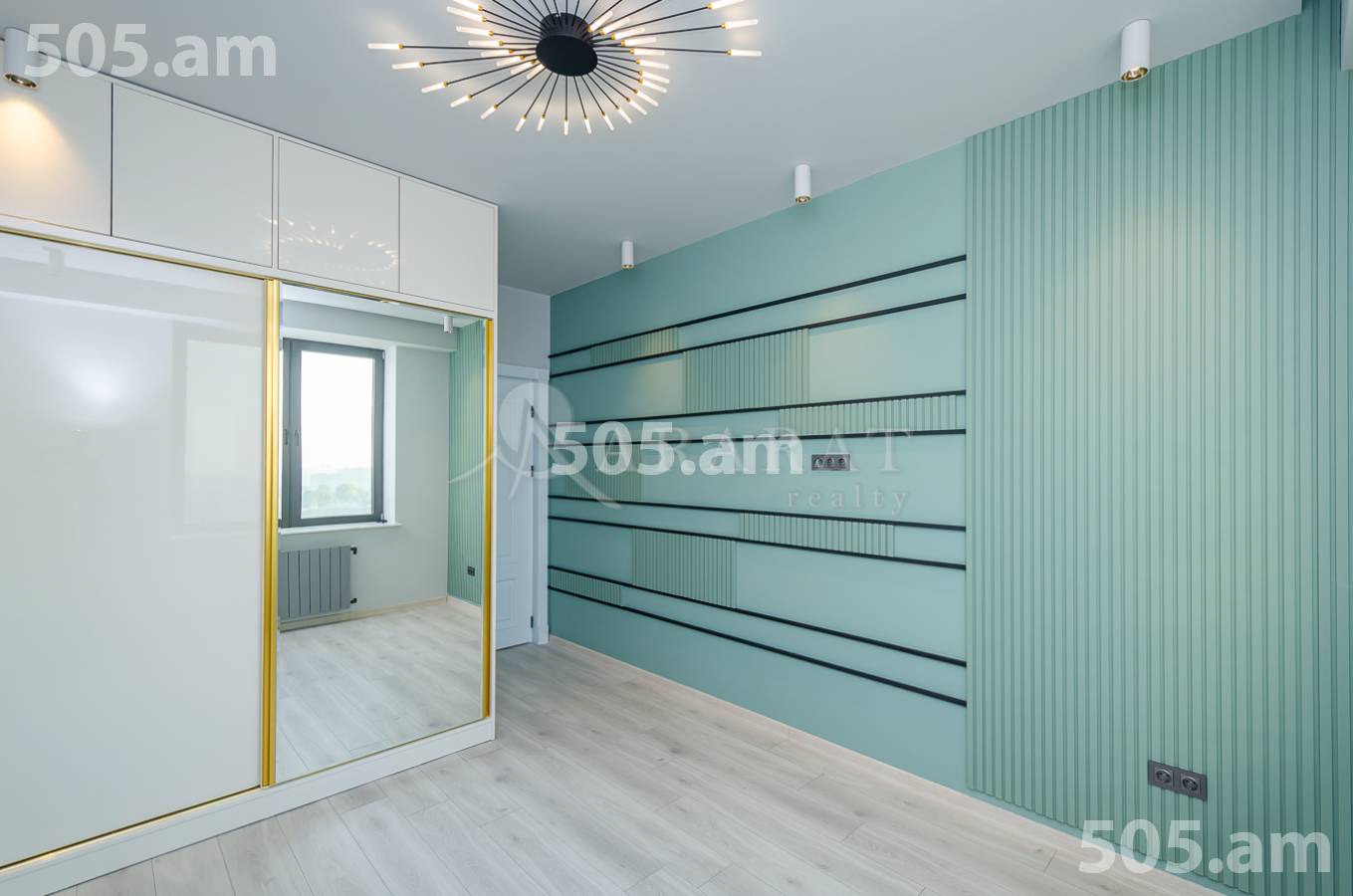 Купить 4 комнатную квартиру Аршакуняц пр, Центр Ереван, 153656