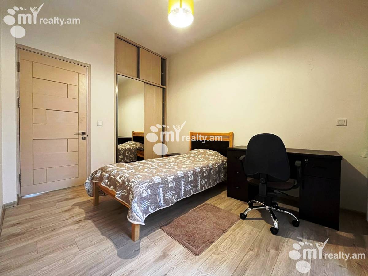4 bedroom apartment for rent Antarayin St, Center Yerevan, 156196