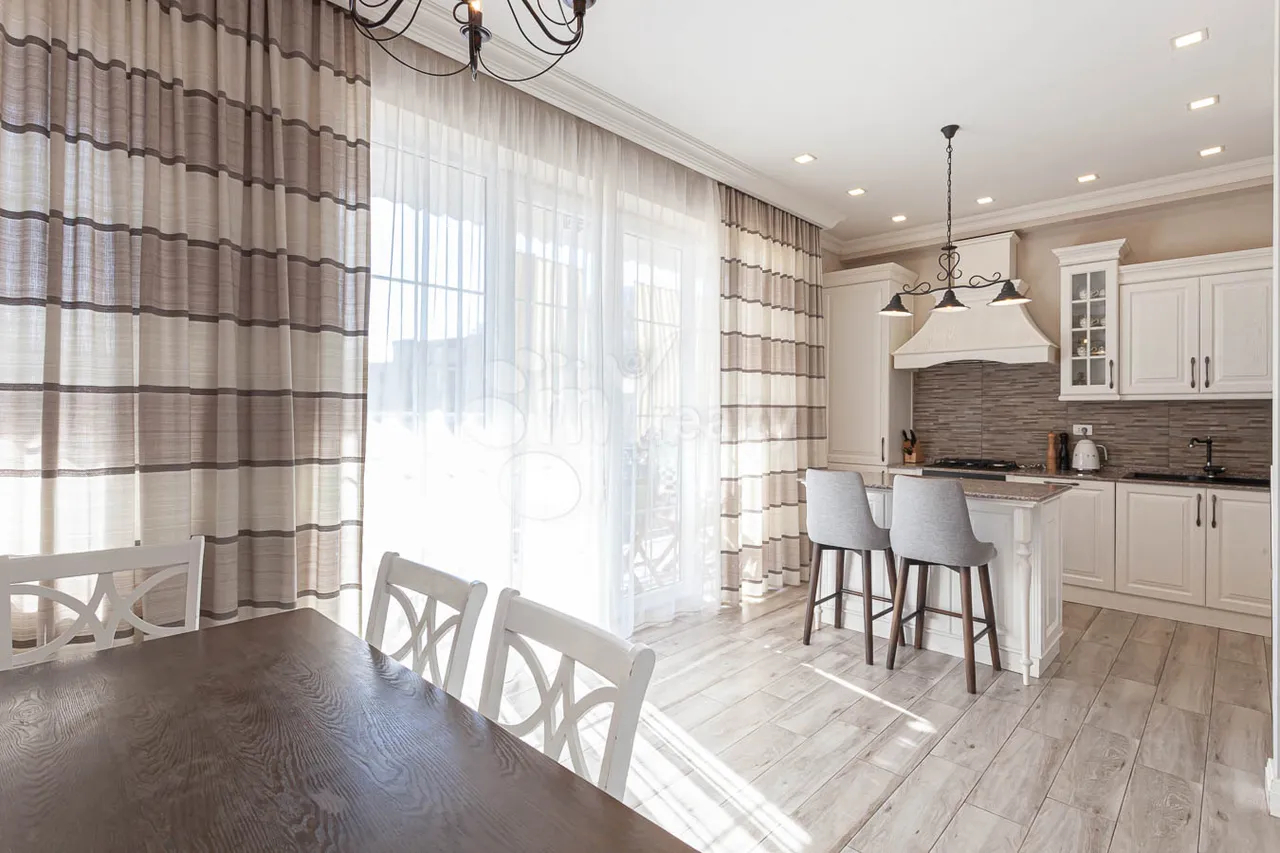 Снять 4 комнатную квартиру Туманян ул 1ый перех, Центр Ереван, 158987