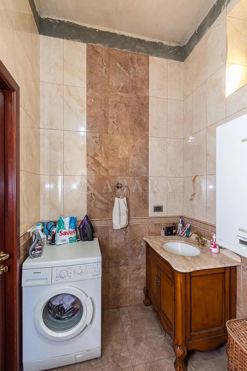 House for sale خیابان مامیکونیانتس, عربگیر ایروان, 161986