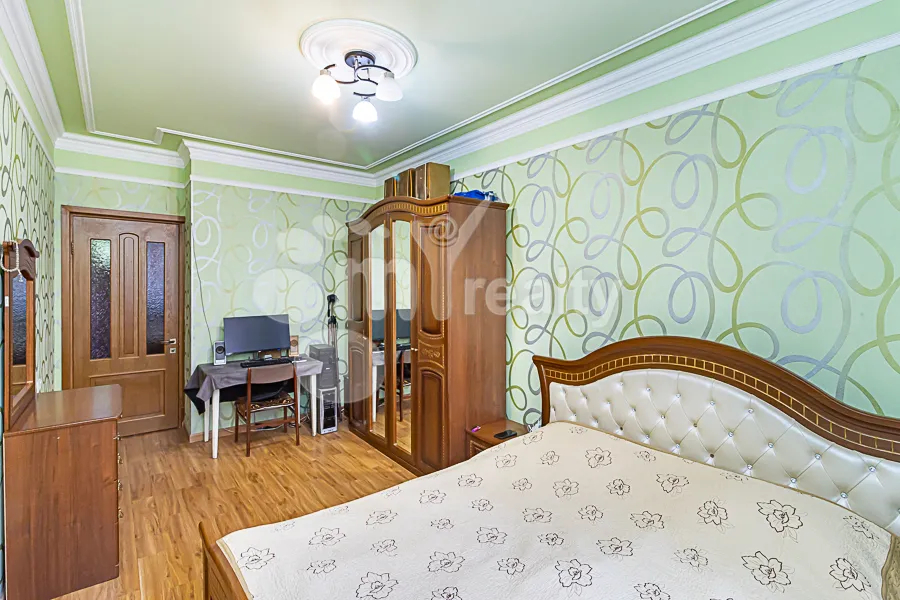 3 սենյականոց բնակարան վարձով Ռոստոմի փող, Կենտրոն Երևան, 159425