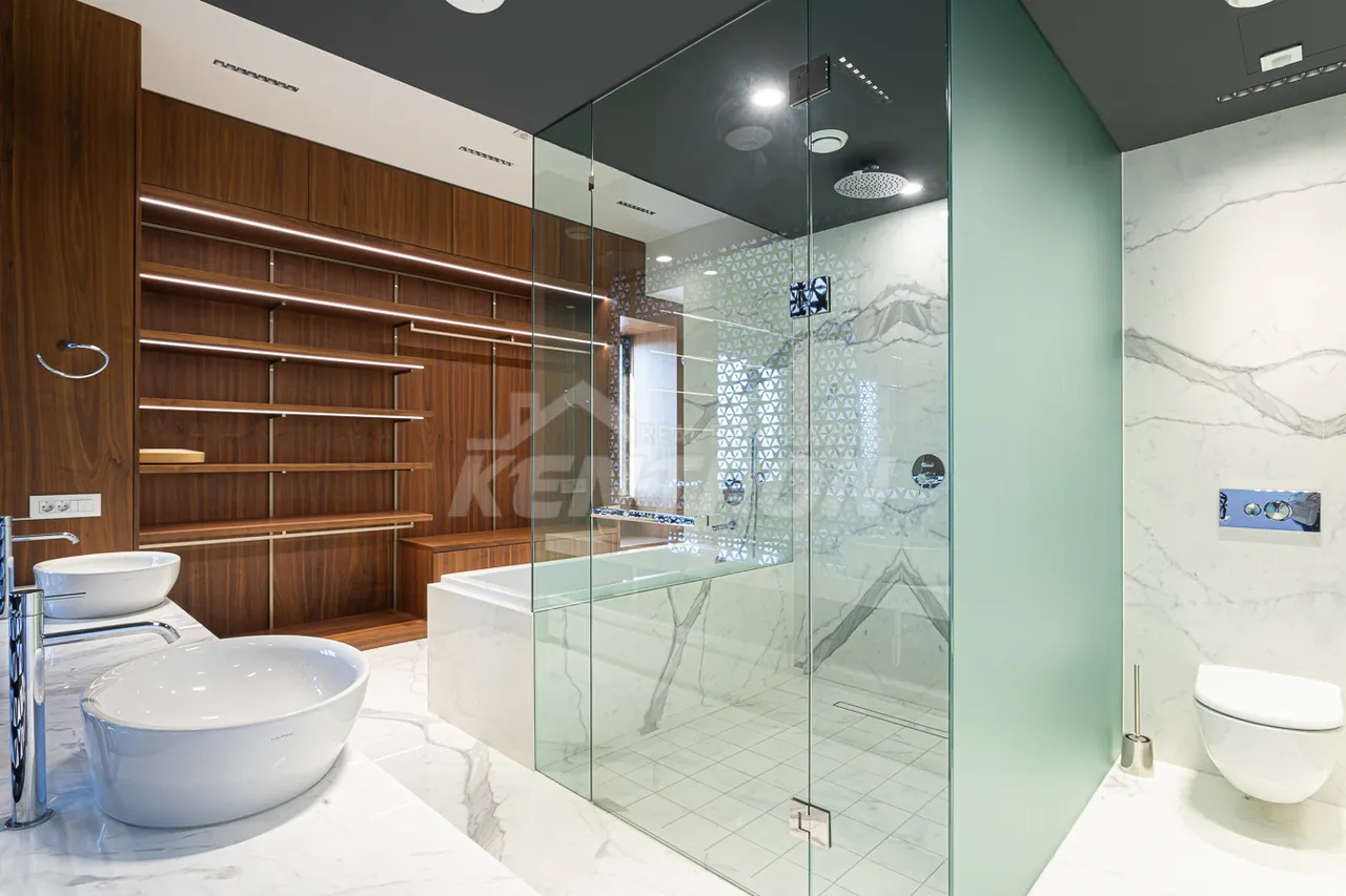 4 սենյականոց բնակարան  Պուշկինի փող, Կենտրոն Երևան, 157580