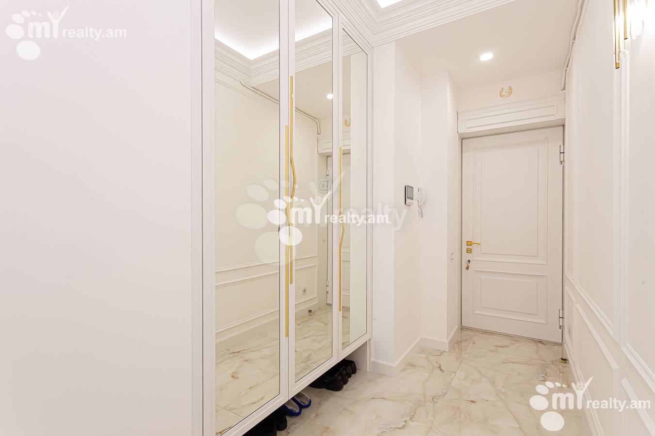 3 bedroom apartment for rent Aram St, Center Yerevan, 143996