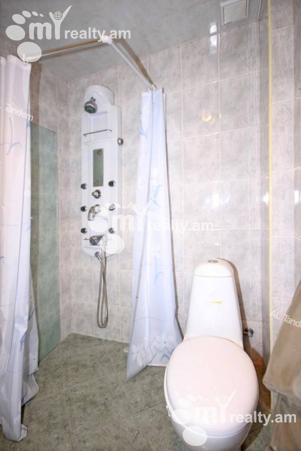 3 սենյականոց բնակարան վարձով Հանրապետության փող, Կենտրոն Երևան, 125917