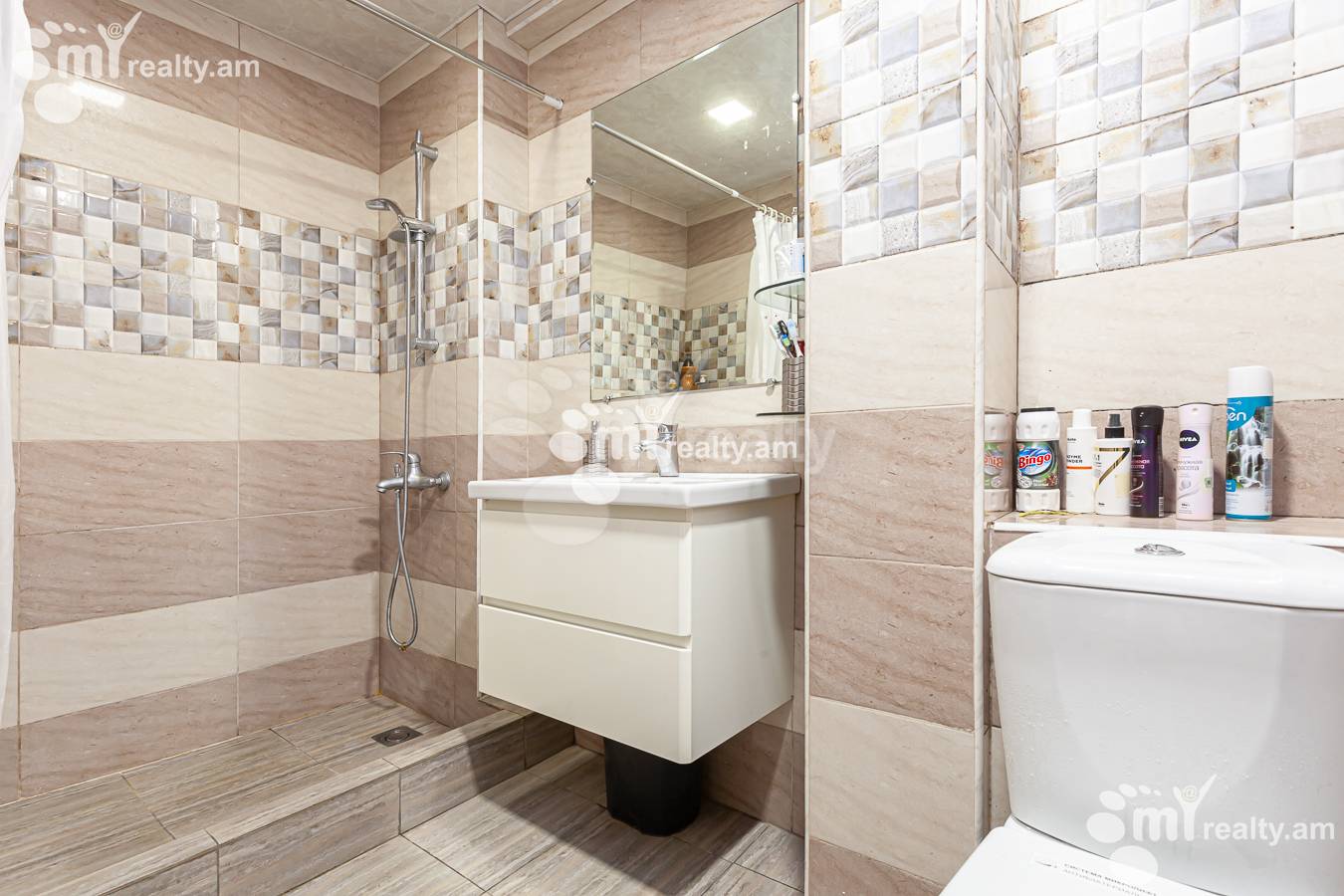 Купить 3 комнатную квартиру Нар Дос ул, Центр Ереван, 154480