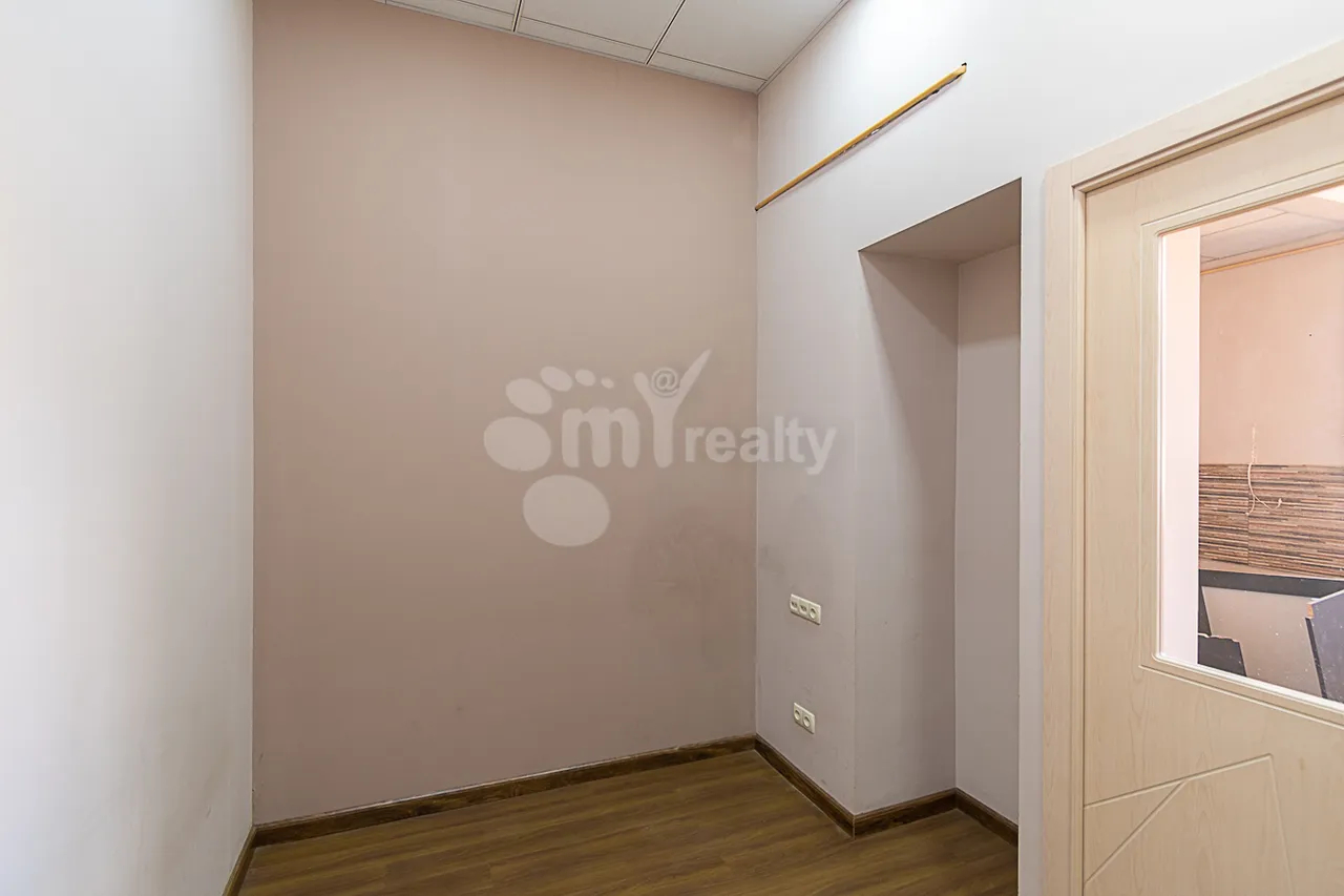 Купить 3 комнатную квартиру Паронян ул, Центр Ереван, 159744