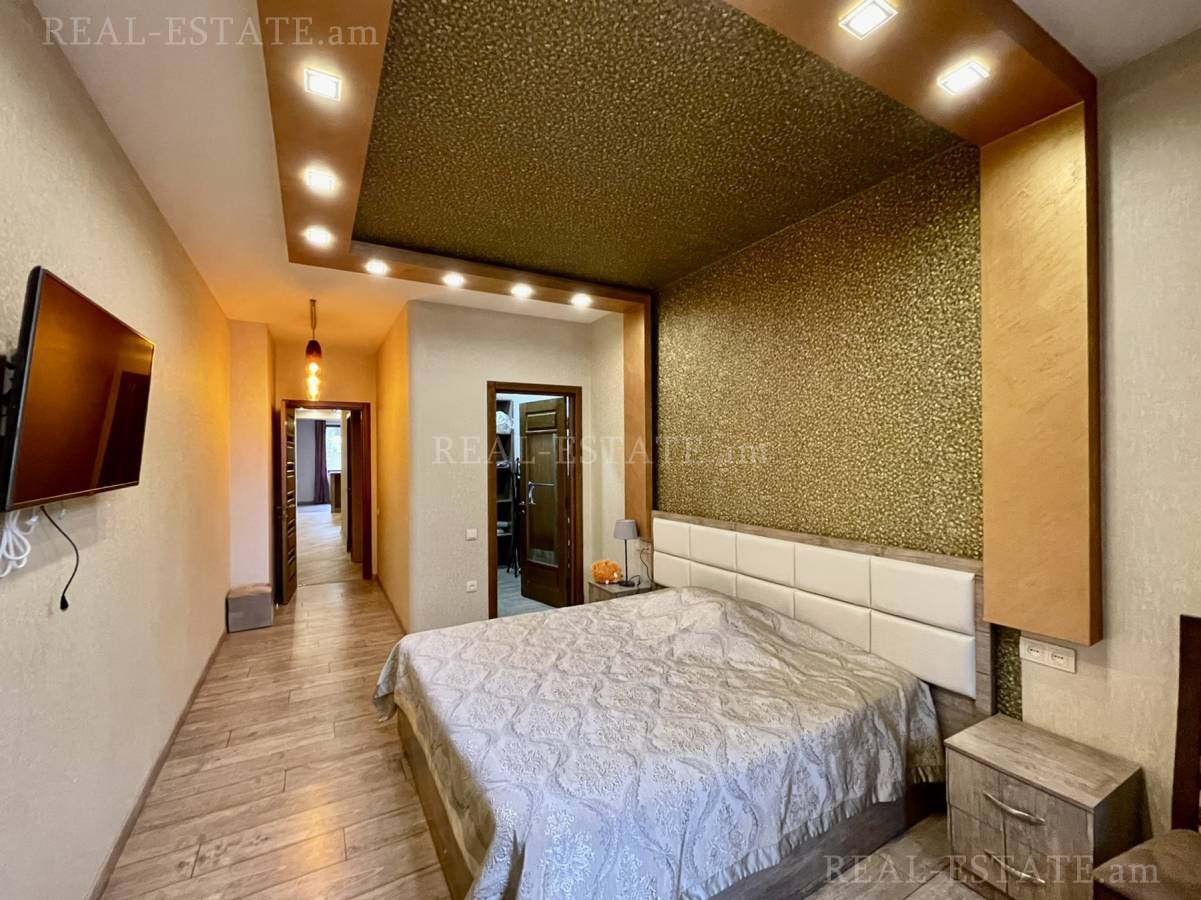 3 bedroom apartment for rent Antarayin St, Center Yerevan, 136837