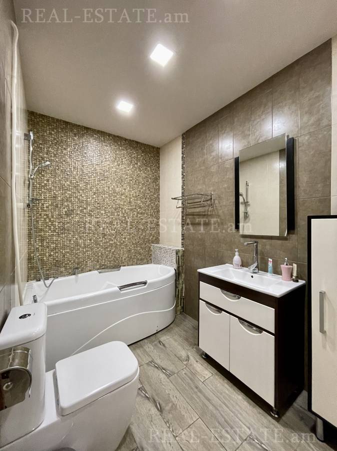 3 bedroom apartment for rent Antarayin St, Center Yerevan, 136837