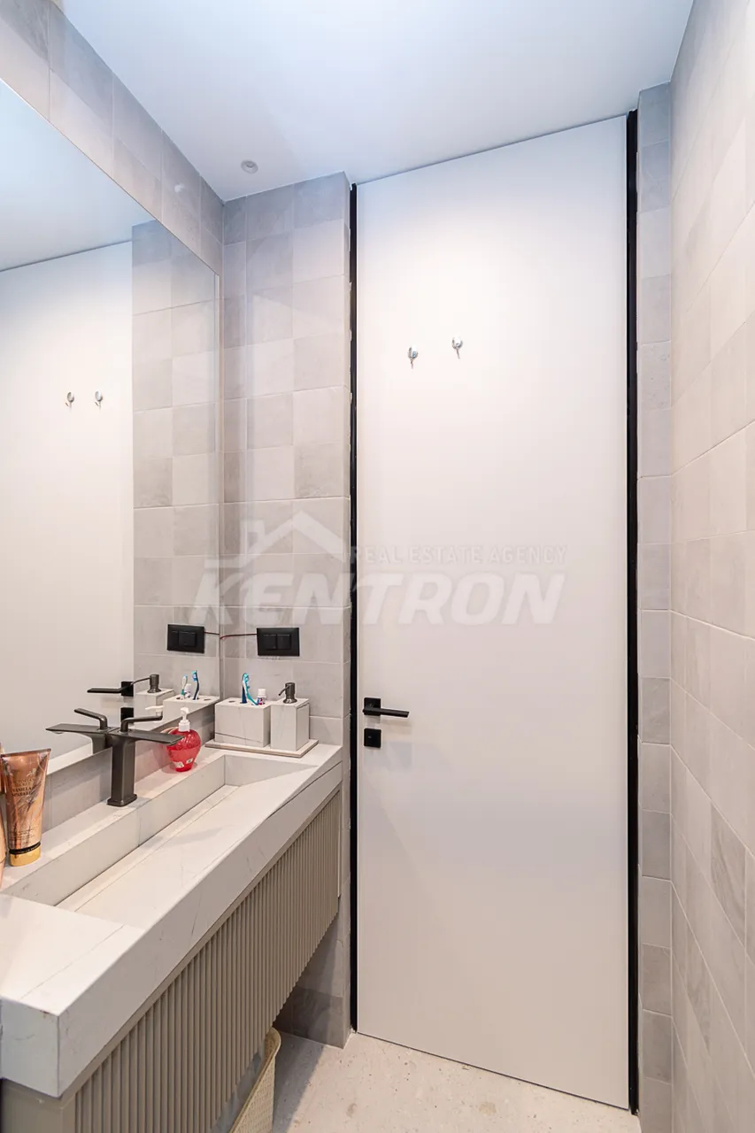 3 bedroom apartment for sale M.Khorenatsi St, Center Yerevan, 161800