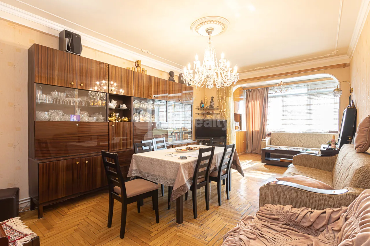 3 bedroom apartment for sale خیابان واهر. پاپازیان, عربگیر ایروان, 157437