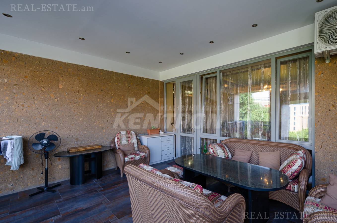 5 սենյականոց բնակարան  Հանրապետության փող, Կենտրոն Երևան, 137953