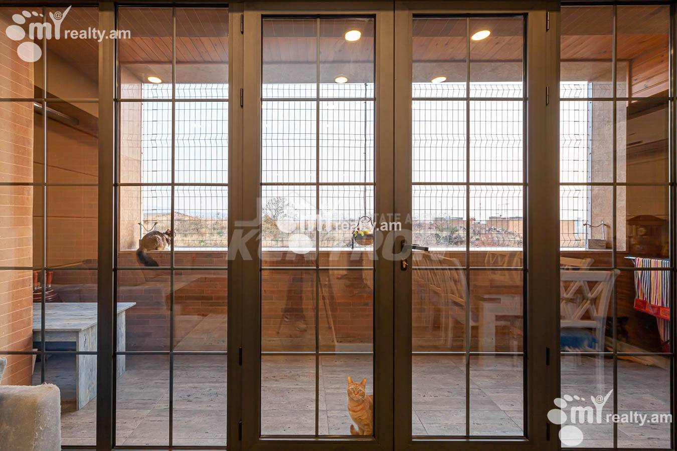 4 սենյականոց բնակարան  Լեռ. Կամսարի փող, Կենտրոն Երևան, 153801