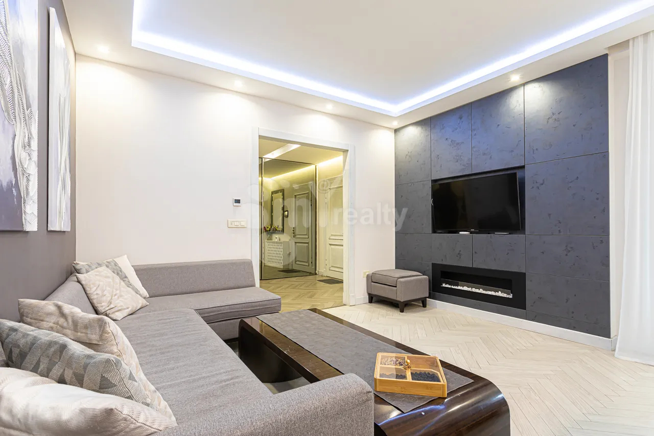 4 bedroom apartment for sale Aram St, Center Yerevan, 159224