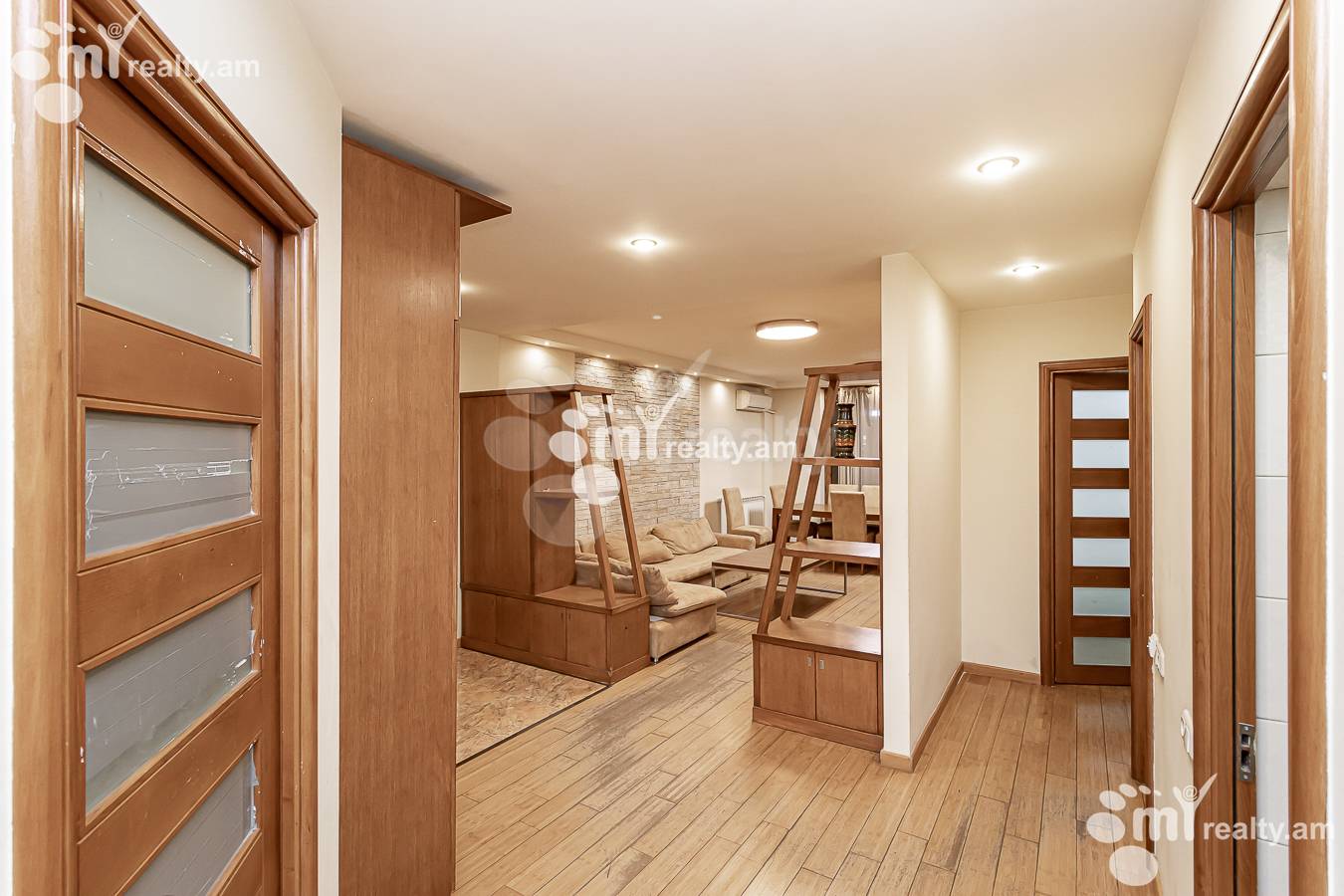 Снять 4 комнатную квартиру Московян ул, Центр Ереван, 155311