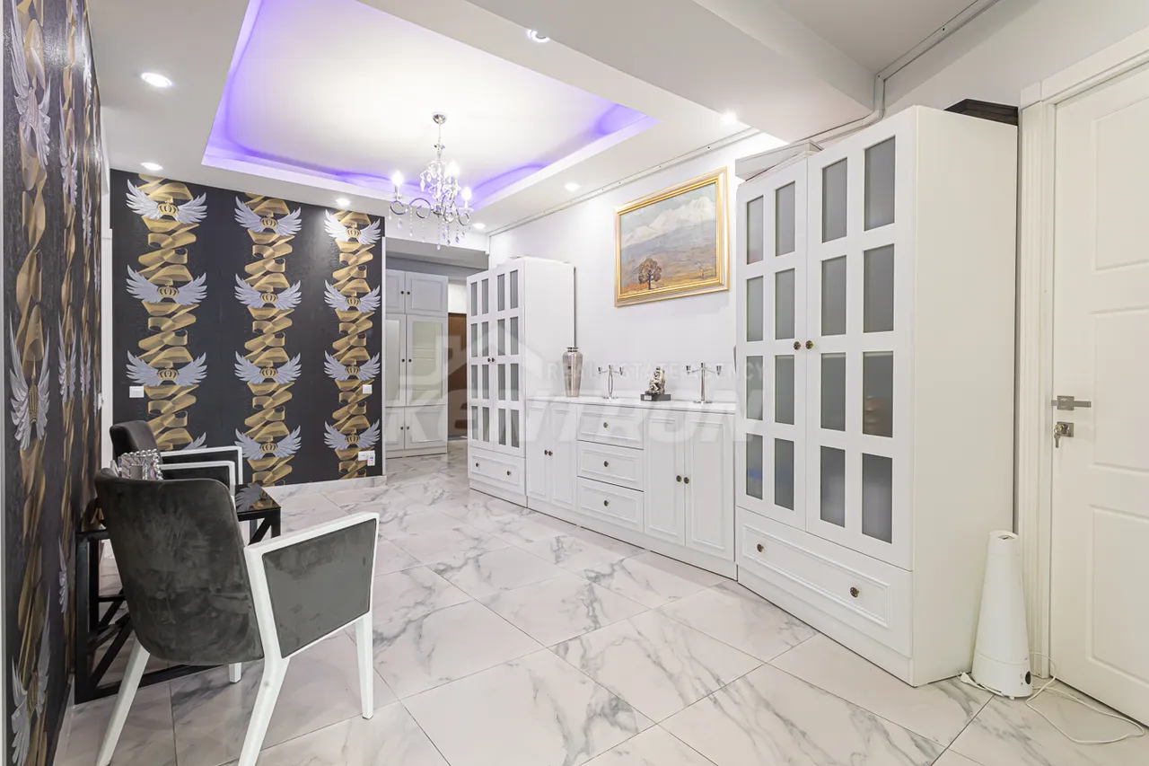 4 bedroom apartment for sale خیابان فِریک, مرکز شهر ایروان, 157945