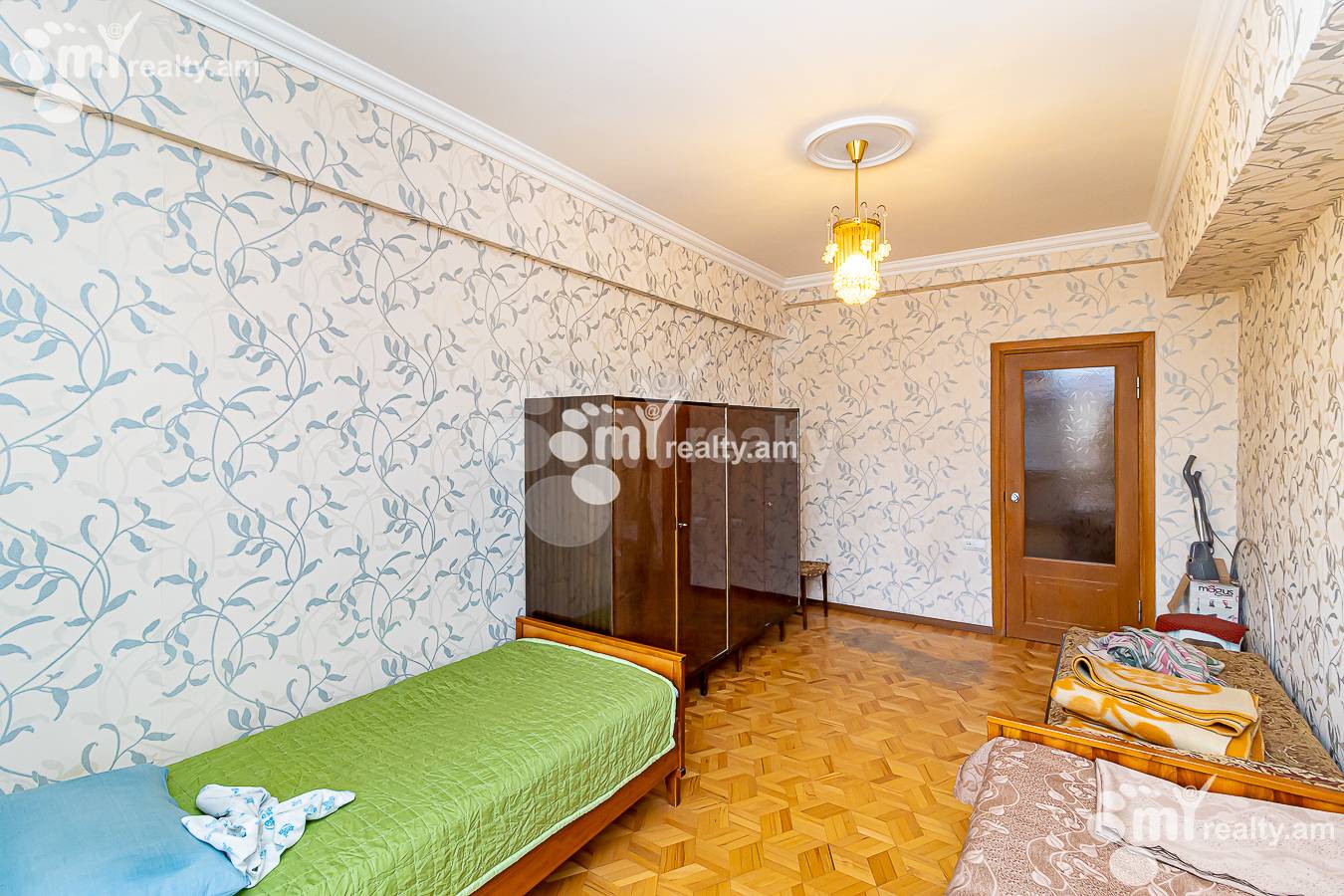 Купить 3 комнатную квартиру Каджазнуни ул, Центр Ереван, 147305