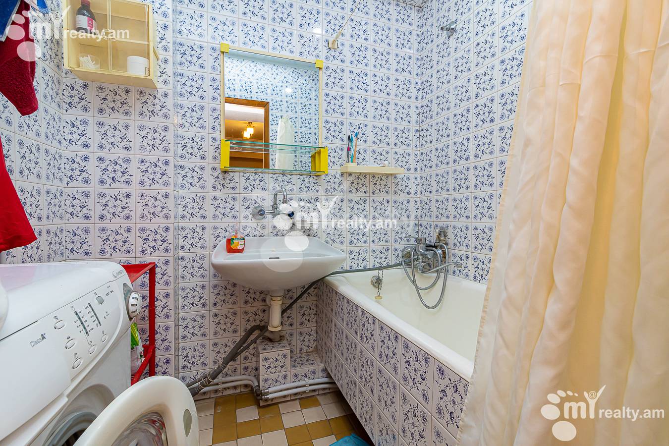 Купить 3 комнатную квартиру Каджазнуни ул, Центр Ереван, 147305