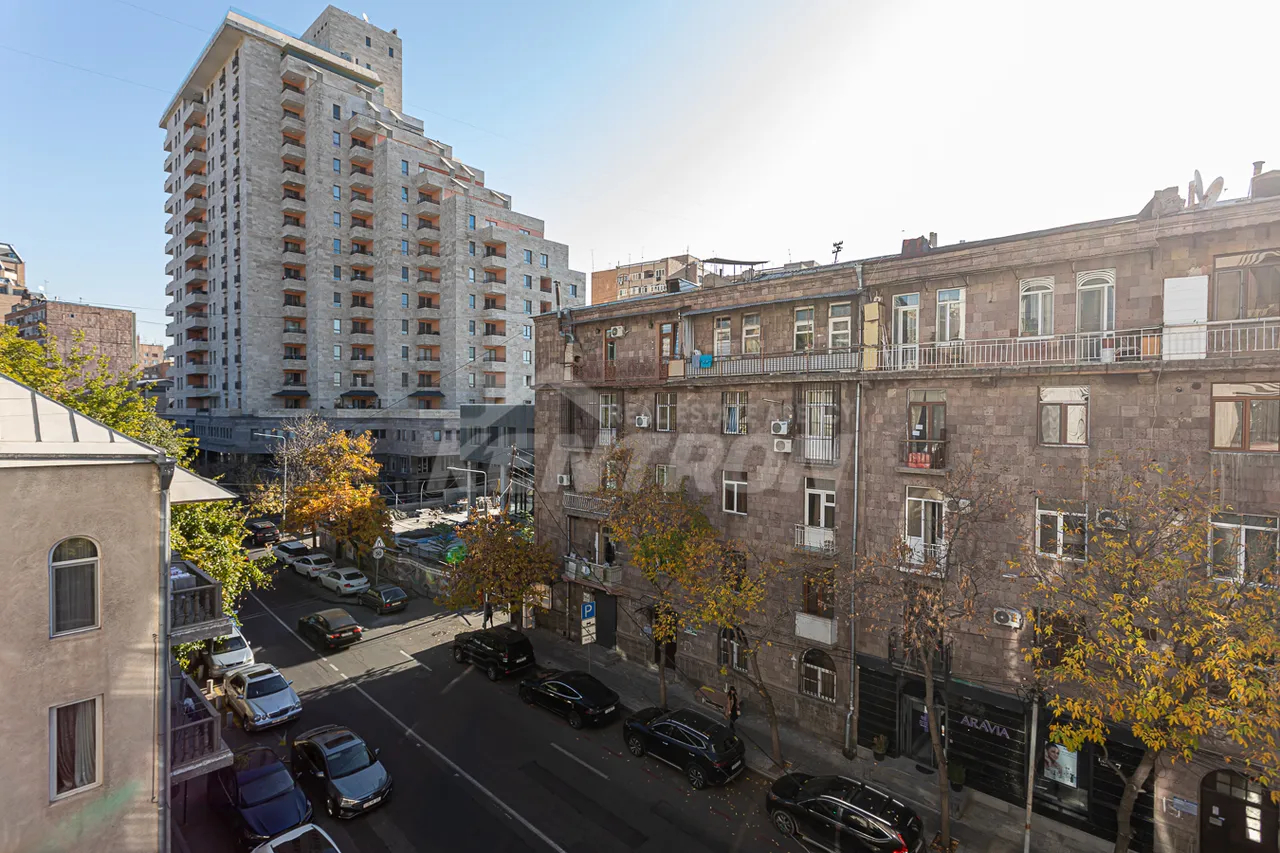 4 bedroom apartment for sale خیابان لئو, مرکز شهر ایروان, 157438