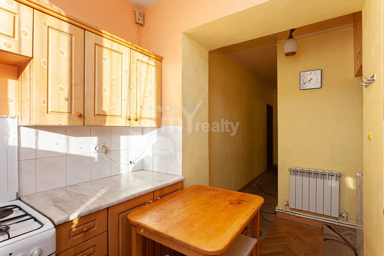 3 bedroom apartment for sale Zakyan St, Center Yerevan, 160263