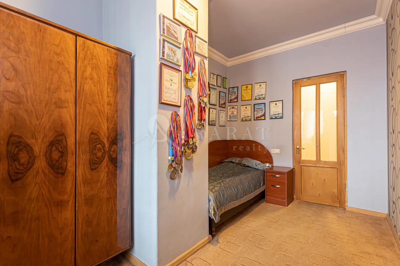 5 bedroom apartment for sale Hr.Kochar St, Arabkir Yerevan, 158248