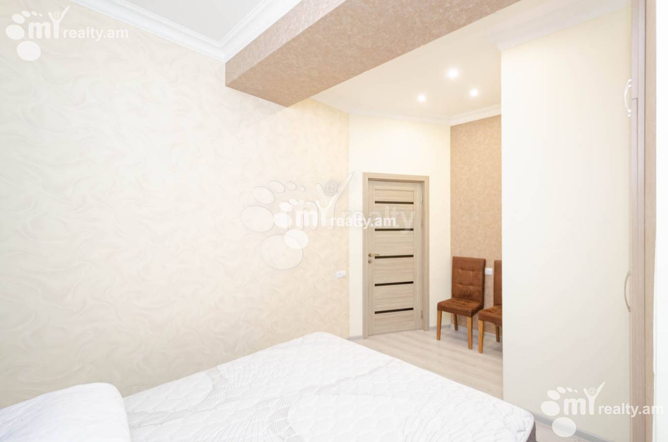 3 սենյականոց բնակարան  Ծիծեռնակաբերդի խճուղի, Կենտրոն Երևան, 139333