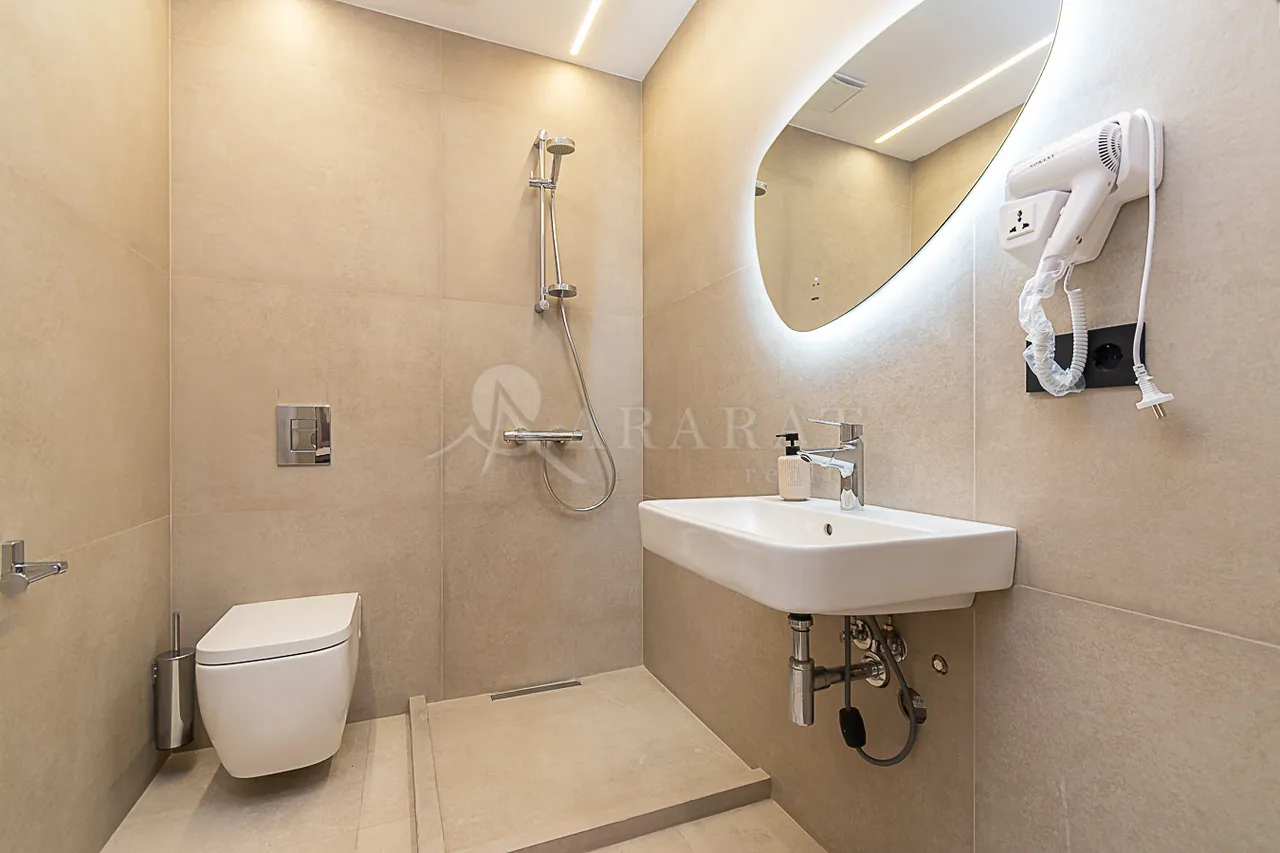 3 bedroom apartment for sale Amiryan St, Center Yerevan, 161931
