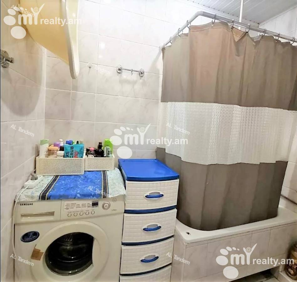 3 սենյականոց բնակարան  Ամիրյան փող, Կենտրոն Երևան, 125799