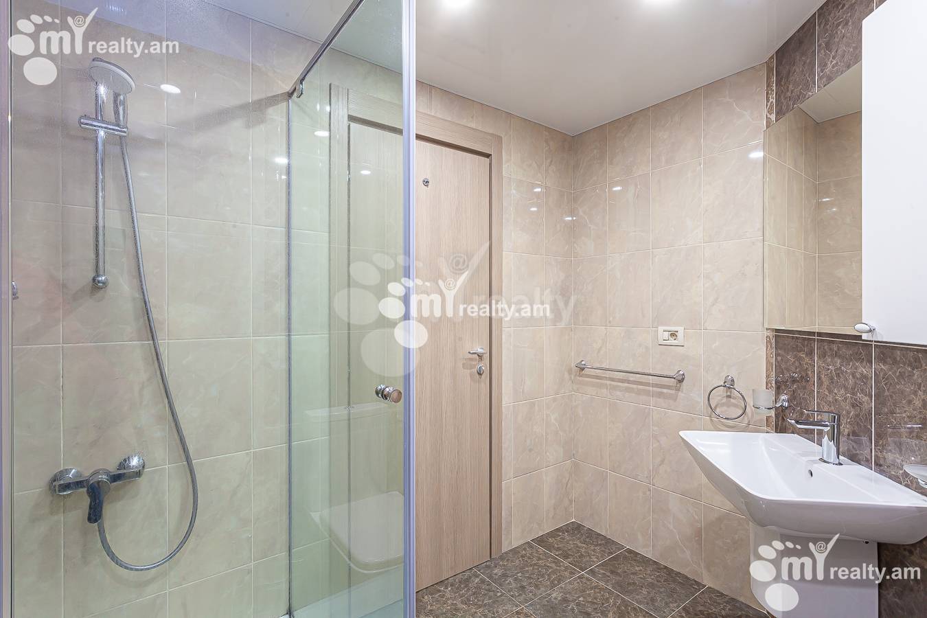 4 սենյականոց բնակարան  Լեոի փող, Կենտրոն Երևան, 153427