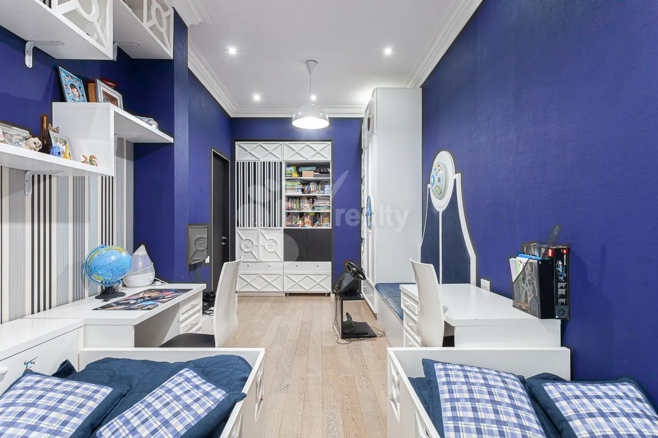 4 սենյականոց բնակարան  Մաշտոցի պող, Կենտրոն Երևան, 158537