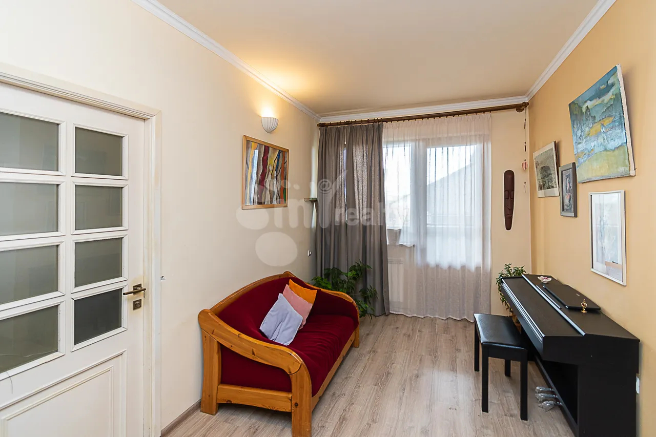 4 bedroom apartment for sale K. Ulnetsi St, Kanaqer-Zeytun Yerevan, 161750