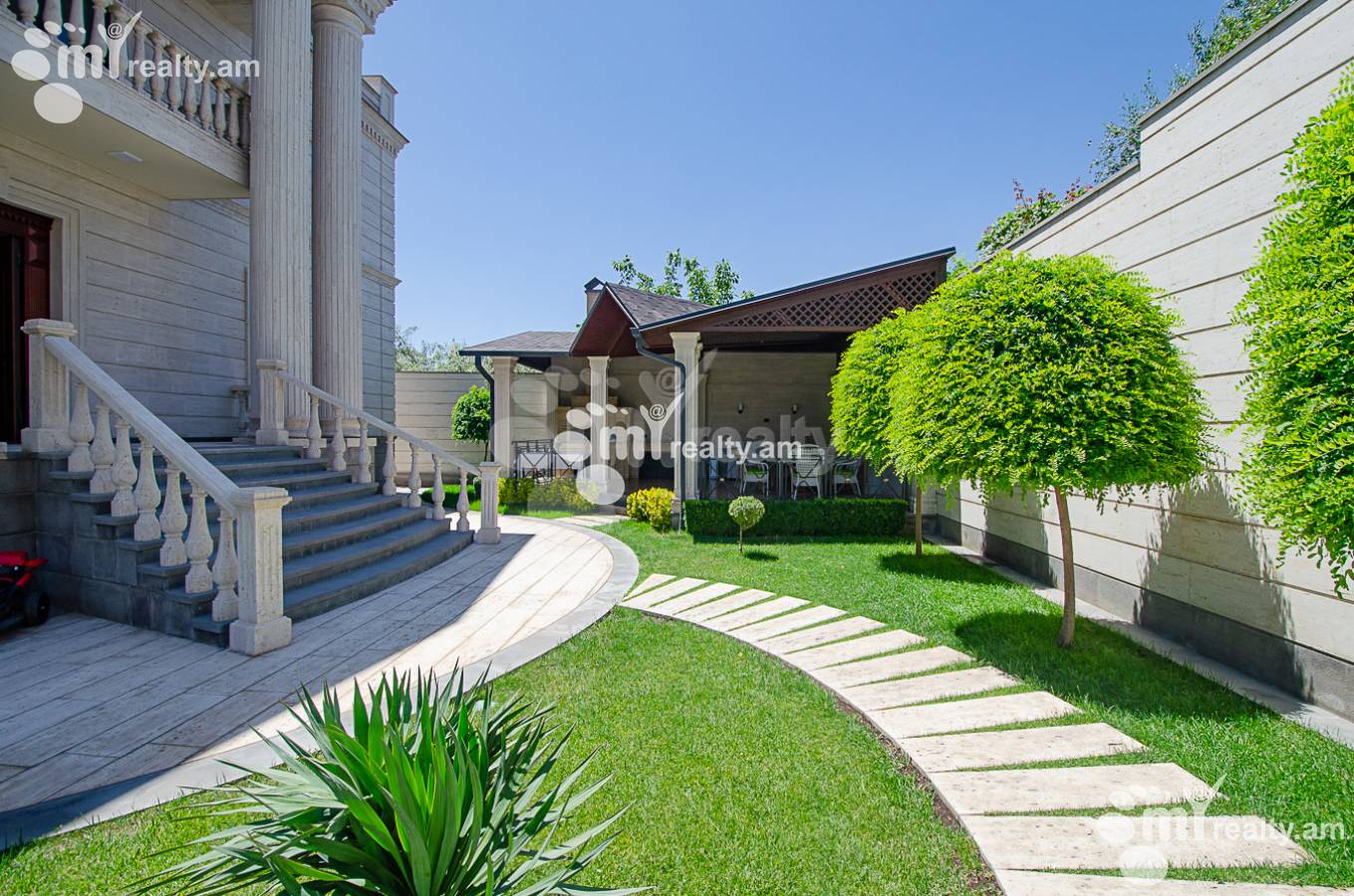 Купить дом Паронян ул, Центр Ереван, 149017