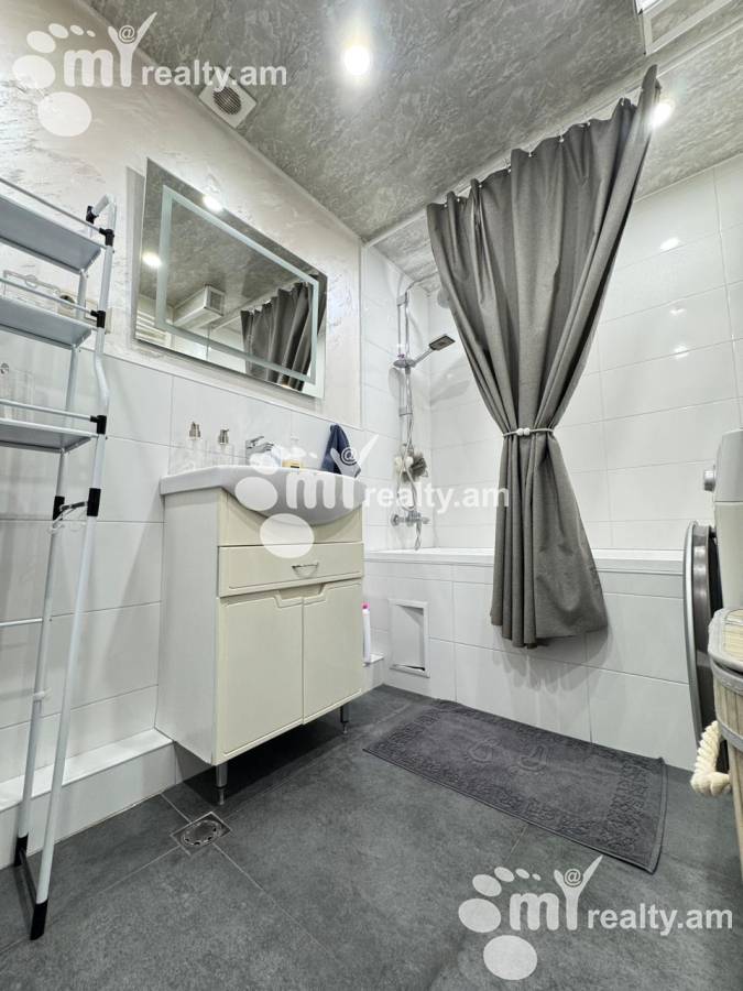4 bedroom apartment for sale Charents St, Center Yerevan, 160427