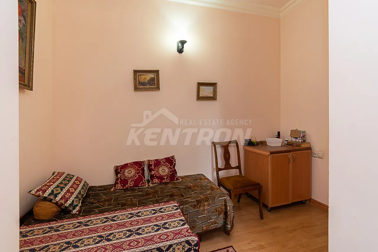 4 bedroom apartment for sale Mashtots Ave, Center Yerevan, 161677