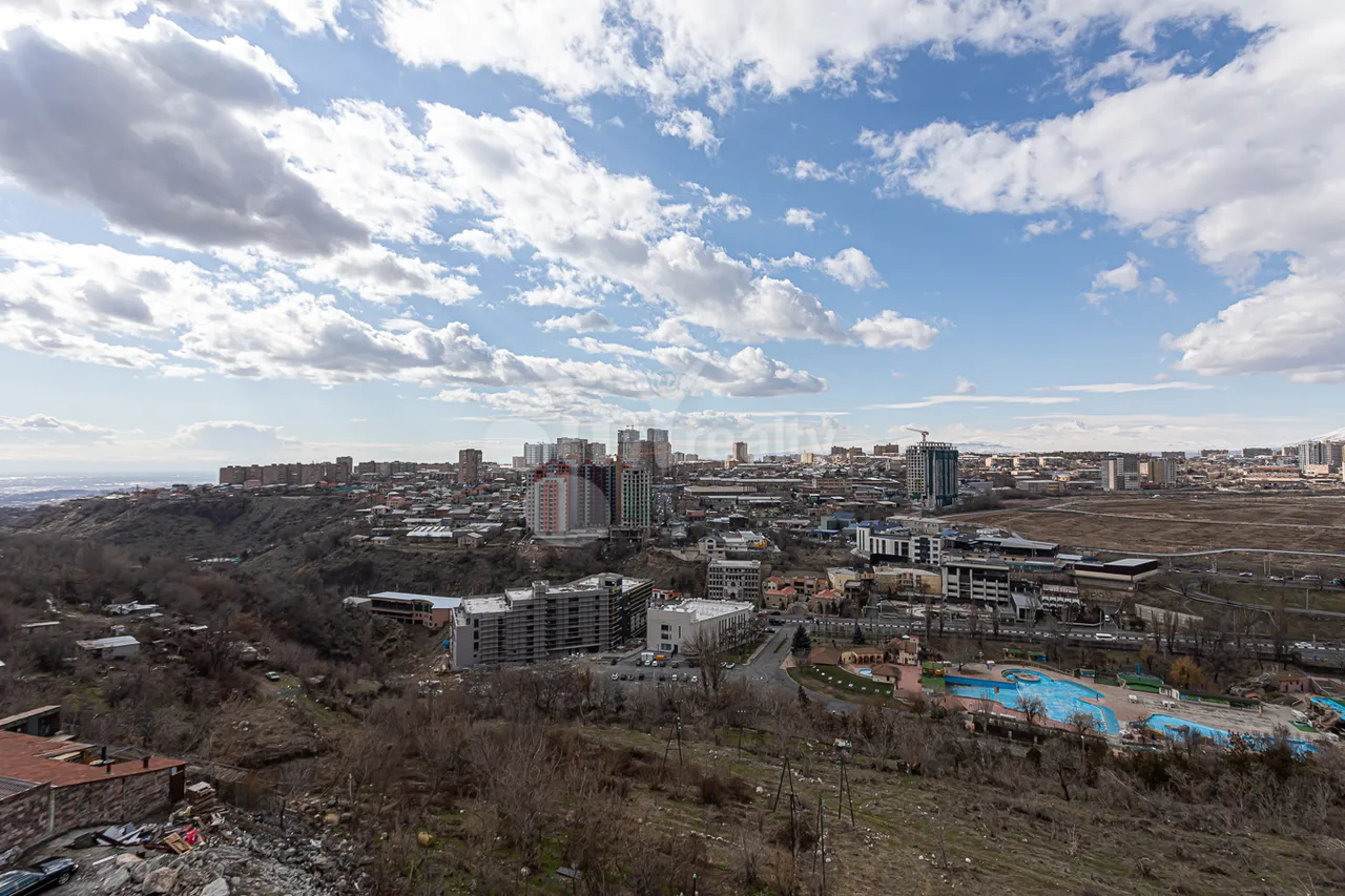 3 սենյականոց բնակարան  Լվովյան փող, Նոր Նորք Երևան, 160049