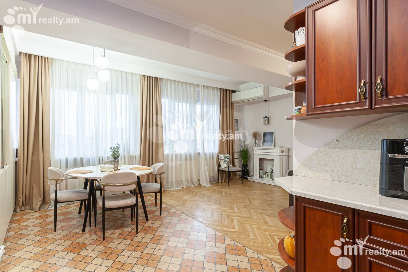 3 bedroom apartment for sale Hanrapetutyan St, Center Yerevan, 154693