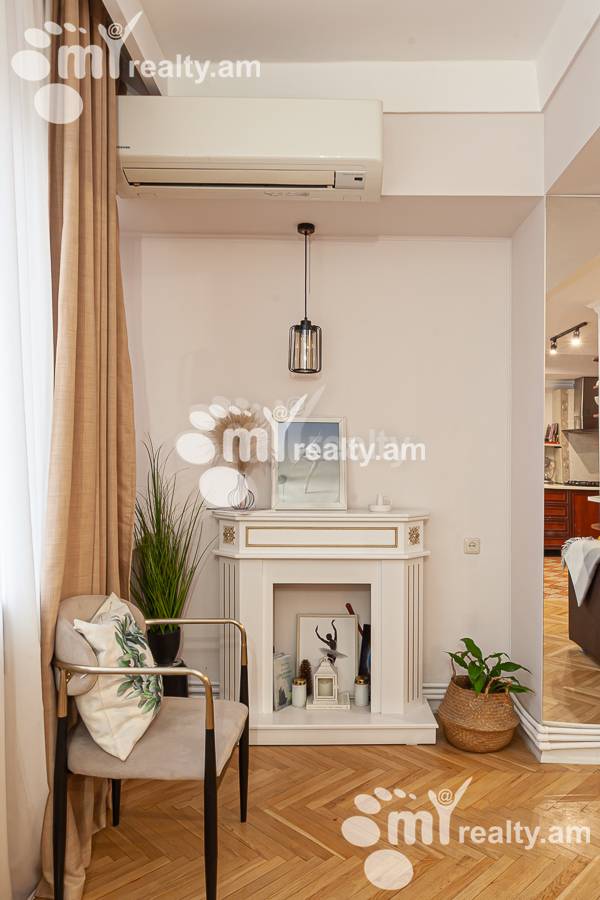 3 bedroom apartment for sale Hanrapetutyan St, Center Yerevan, 154693