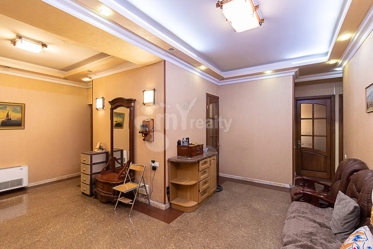 4 bedroom apartment for sale خیابان هین اِرِوانتسی, مرکز شهر ایروان, 159857