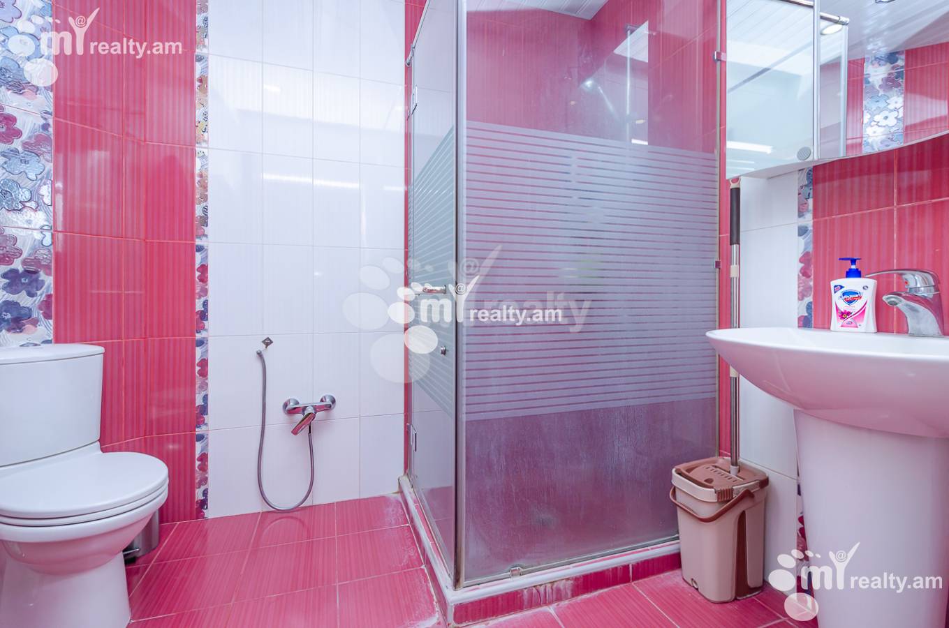 4 սենյականոց բնակարան  Կոմիտասի պող, Արաբկիր Երևան, 153021