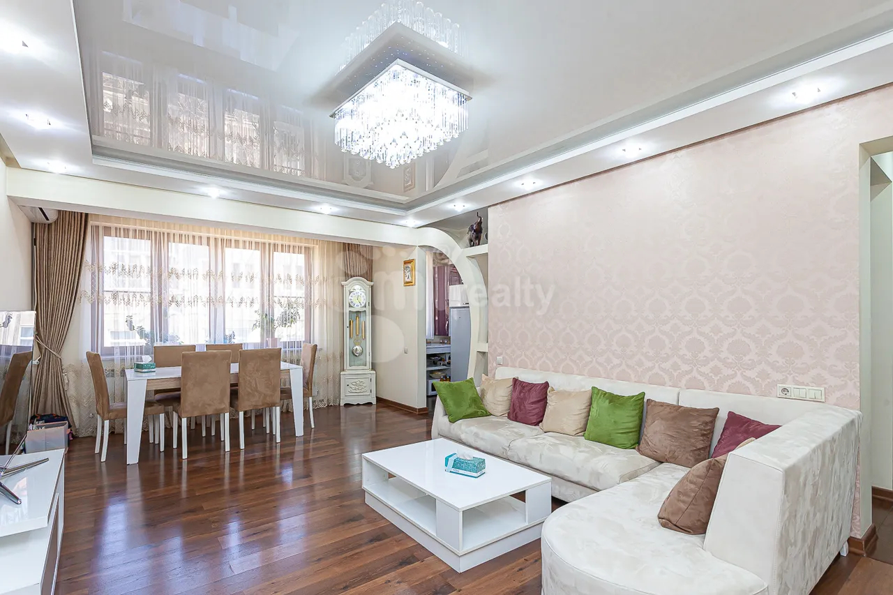 4 bedroom apartment for sale Nalbandyan St, Center Yerevan, 158811