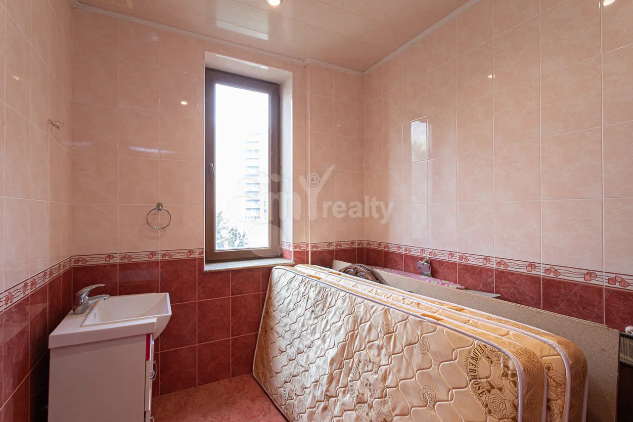 House for sale Davtashen 10 St, Dawtaschen Yerevan, 160095