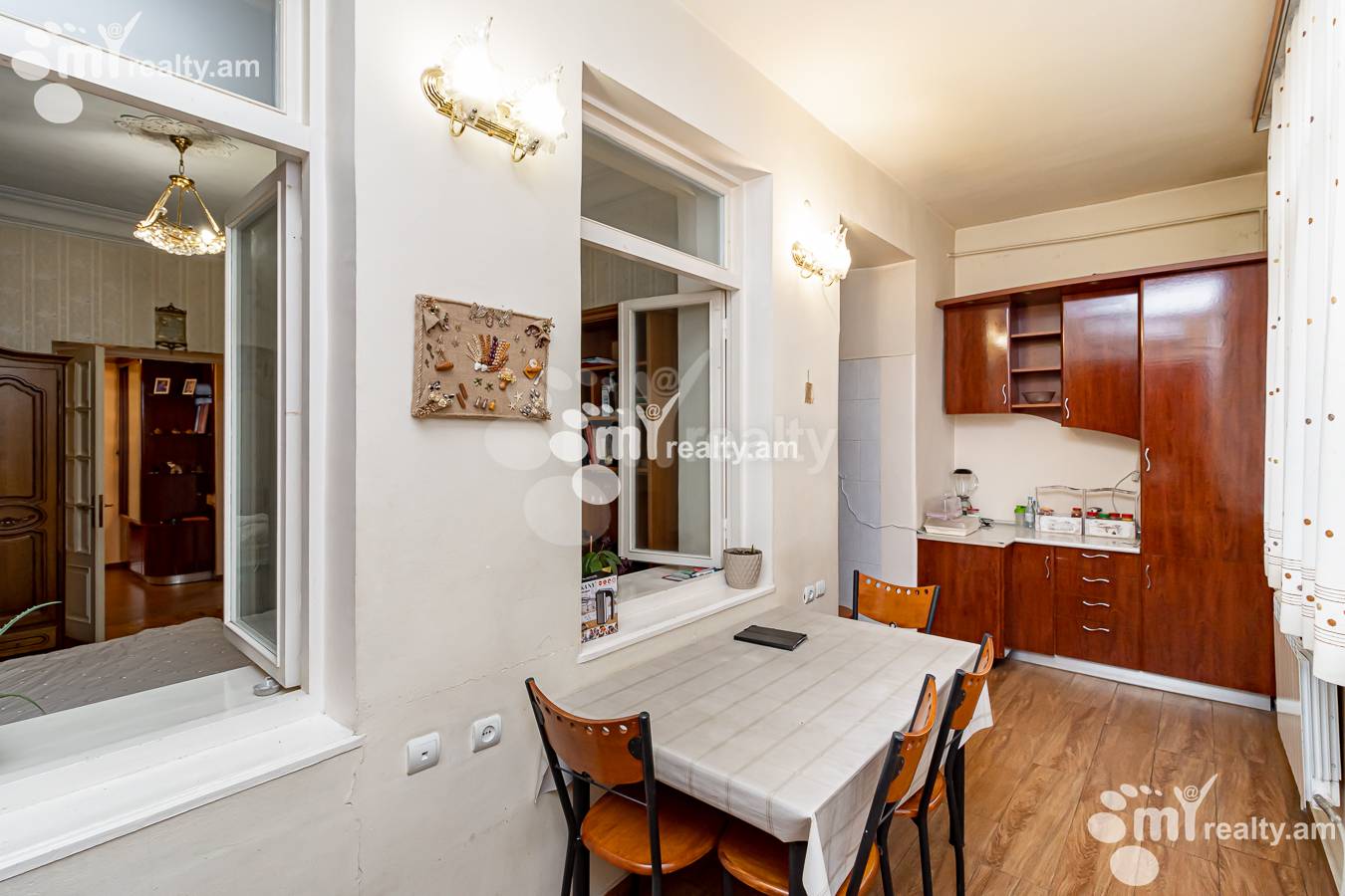 3 bedroom apartment for rent Khanjyan St, Center Yerevan, 148957