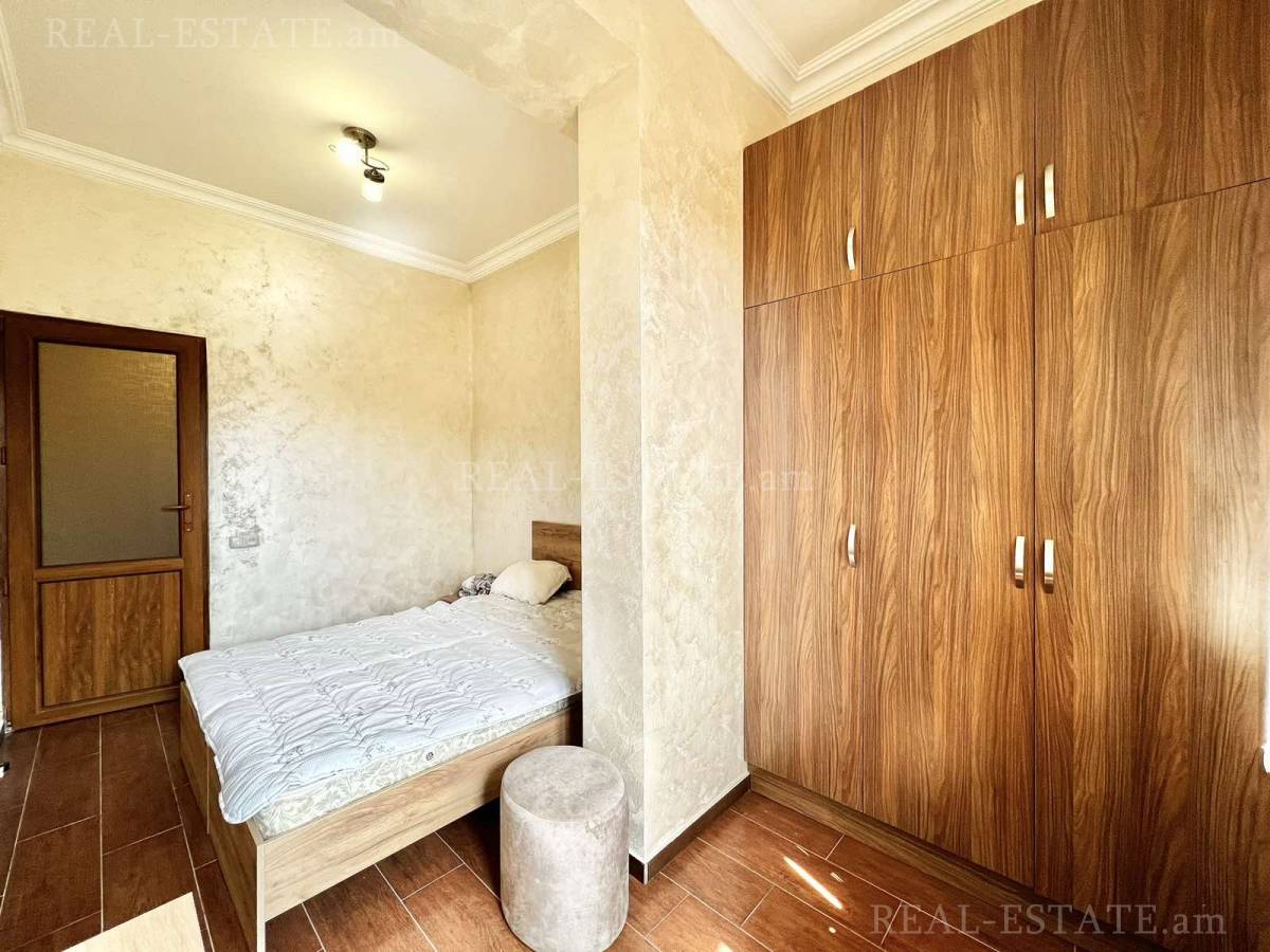 Купить 3 комнатную квартиру Лер. Камсар ул, Центр Ереван, 129972