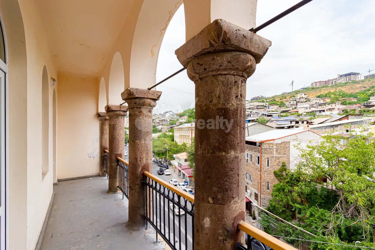 3 bedroom apartment for sale Charents St, Center Yerevan, 157412