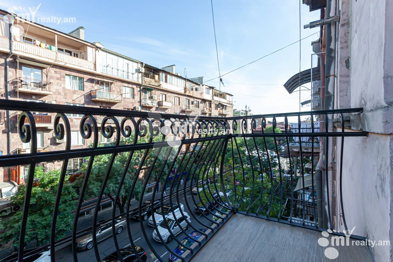 Купить 3 комнатную квартиру Налбандян ул, Центр Ереван, 150615